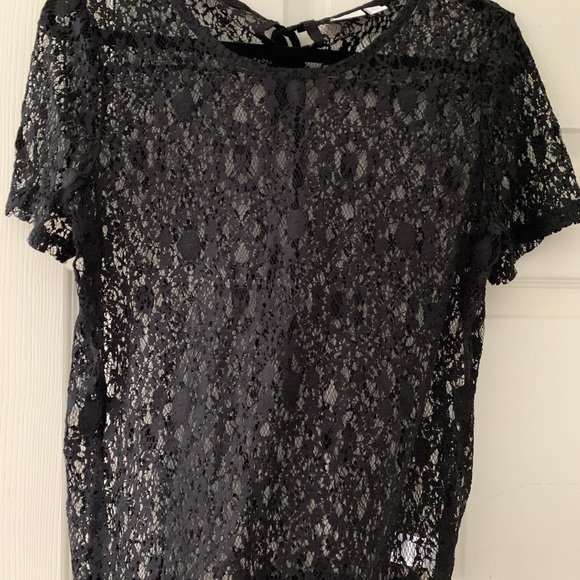 Lacey top by 14th and Union with ribbon at the back. - Picture 5 of 5